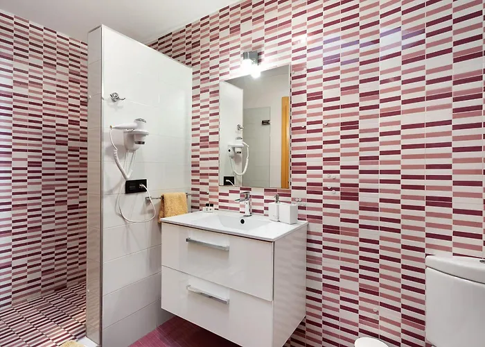 Hotell Rossella By Paramount Holidays Costa Adeje (Tenerife)