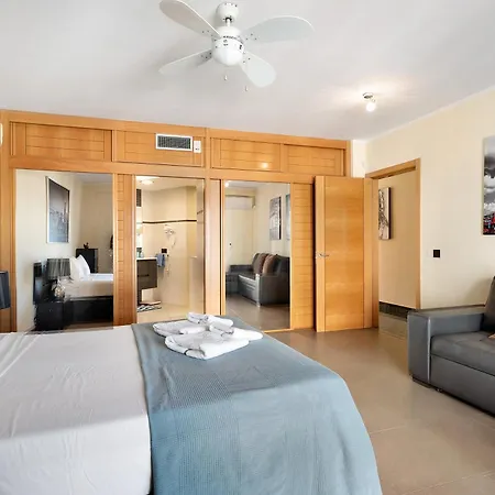 Rossella By Paramount Holidays ホテル 4*